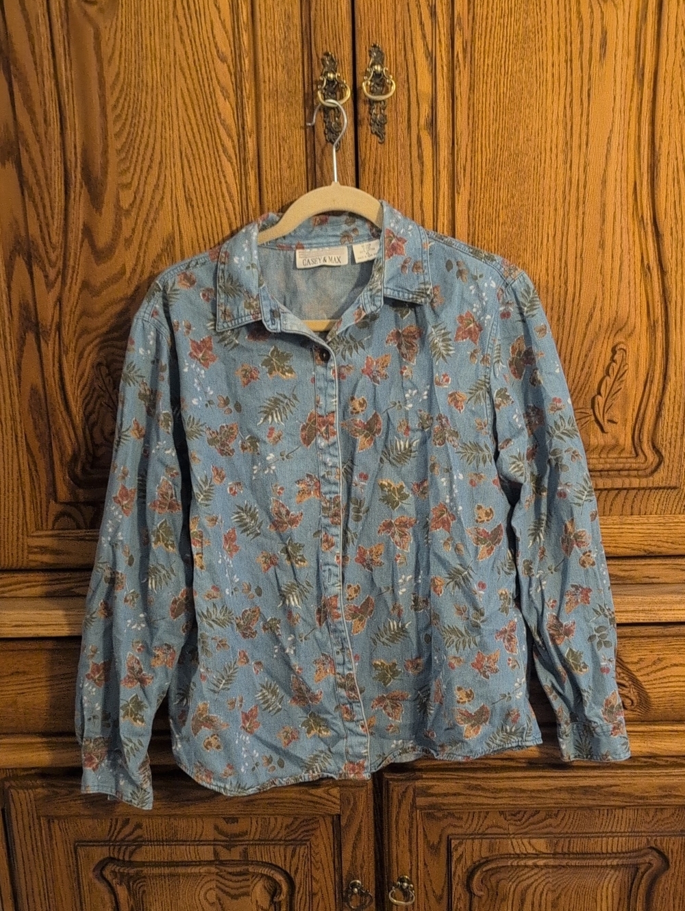 Casual Floral Button-Up Womans Shirt - Light Blue
